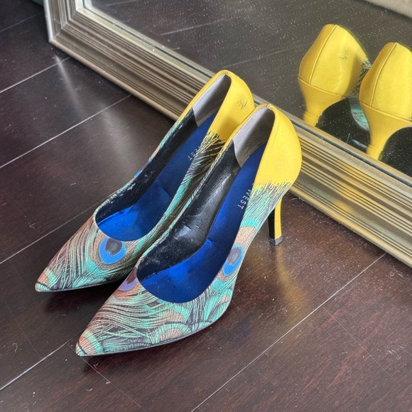 Peacock print heels - Picture 1 of 6